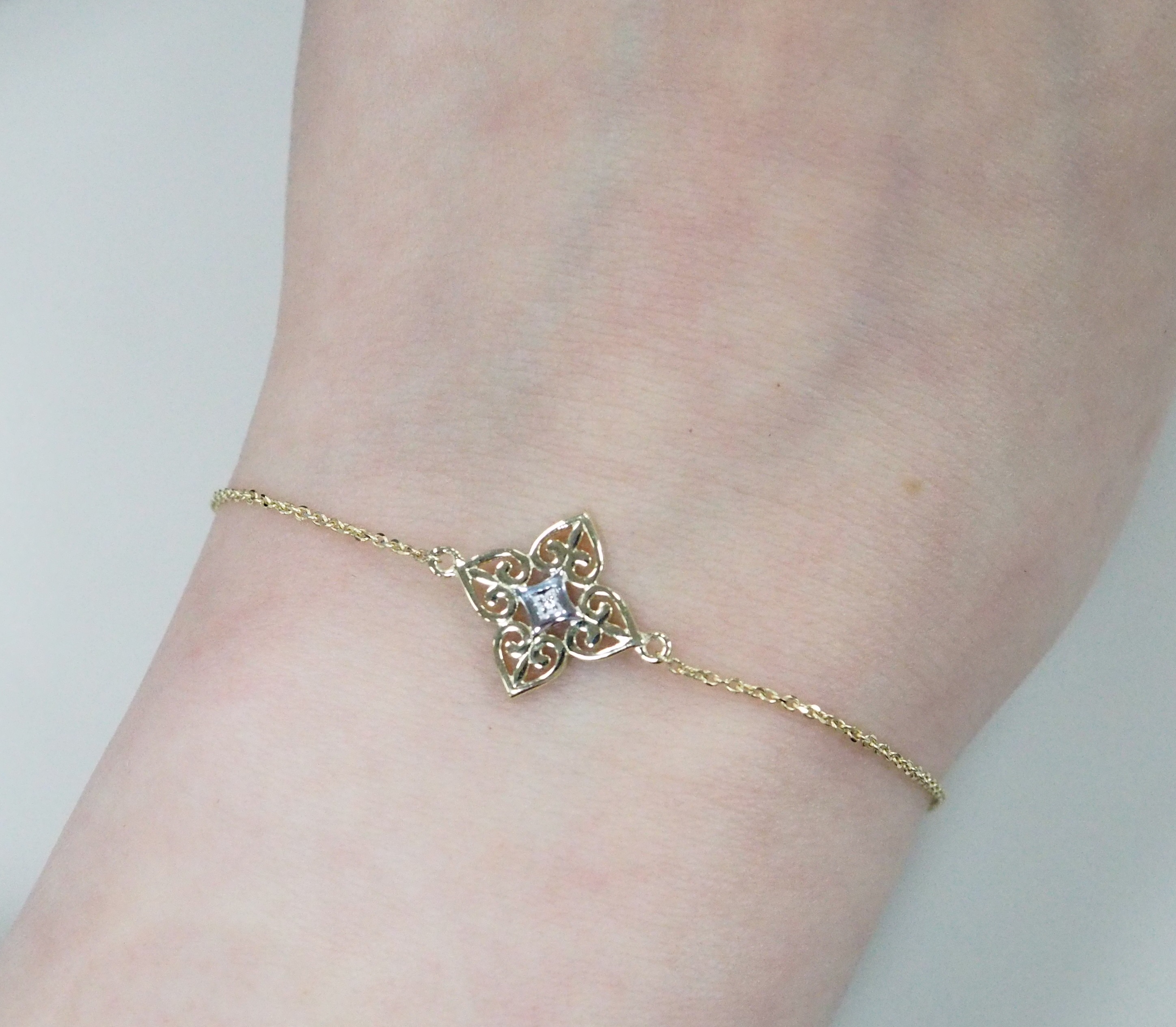 Браслет из желтого золота с бриллиантом